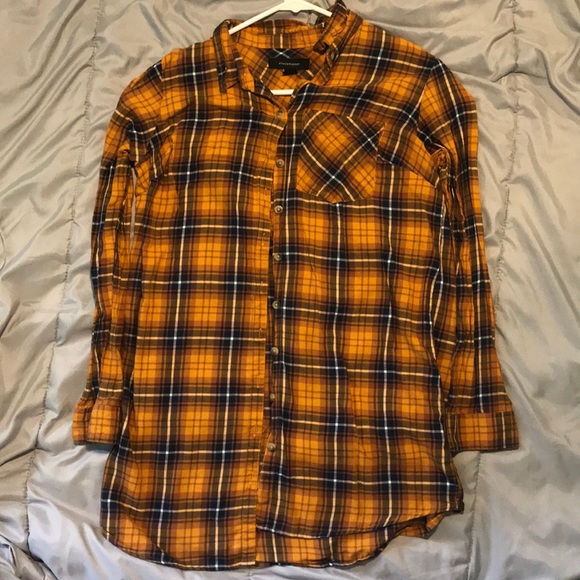 H&M Tops - H&M flannel with pocket H&M Tops - H&M flannel with pocket